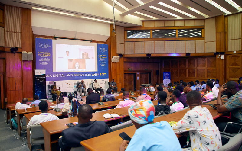 Publikum und Diskussionsteilnehmer bei der GDIW.