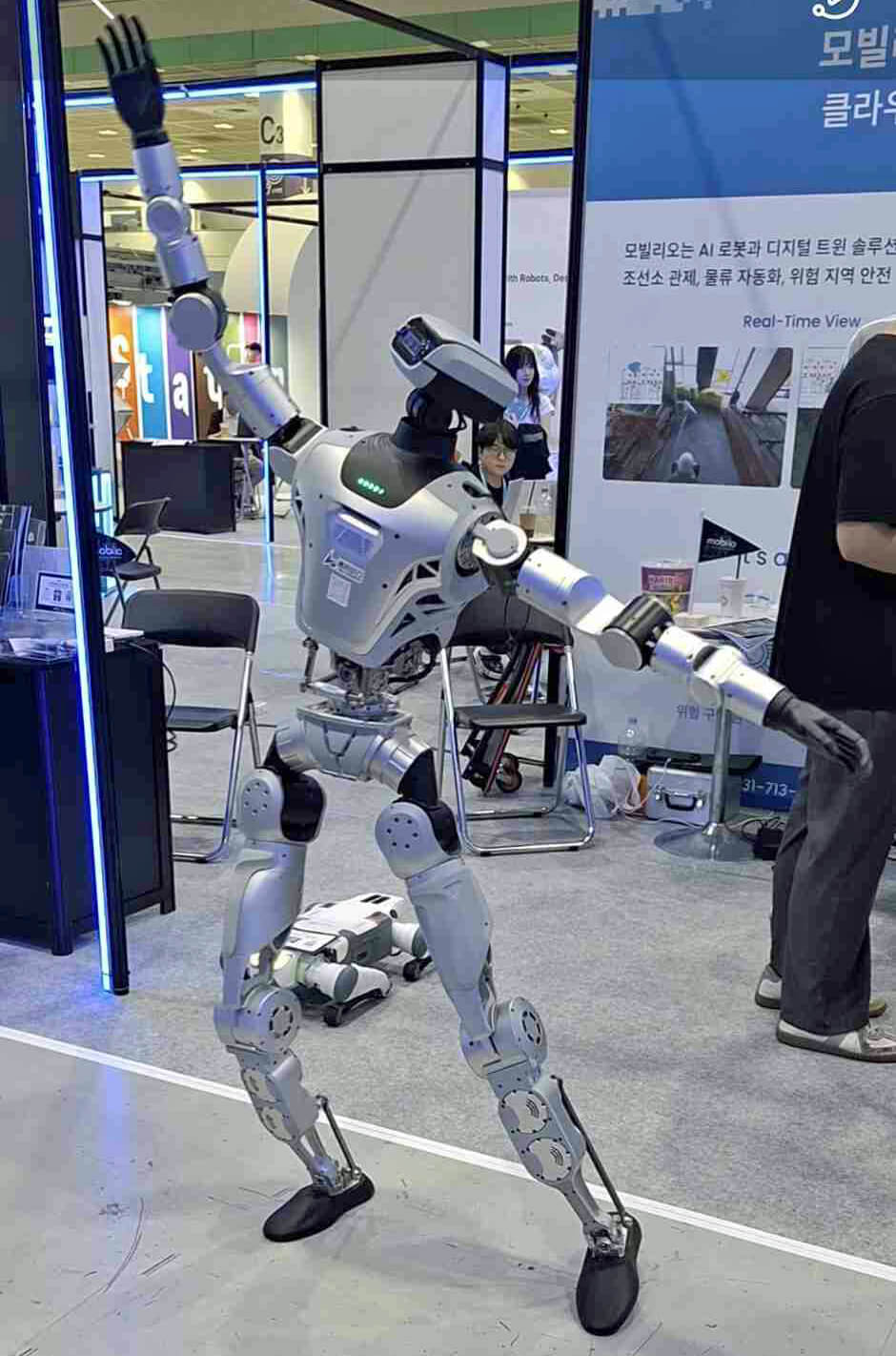 Humanoider Roboter auf der Seoul Smart Life Week